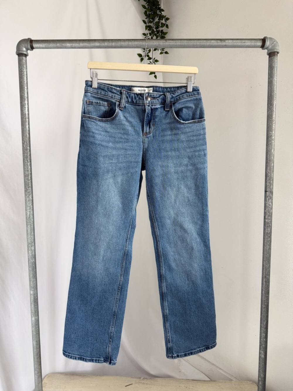 Hollister low rise relaxed straight  jeans